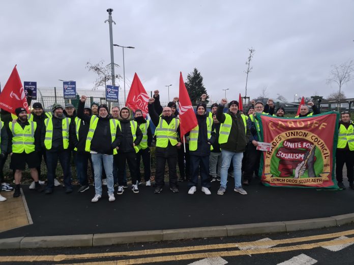 20241217_081547 Princes picket line. Photo: Dave Reid
