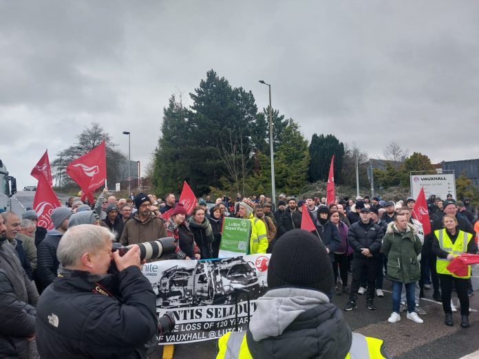 Luton Vauxhall car plant strike. Photo: Rob Williams