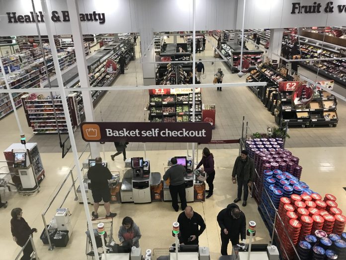 Basket_self_checkout_in_Sainsbury's_Weedon_Road_Superstore,_Northampton_(31052015587) scaled Photo: Hazel Nicholson/CC