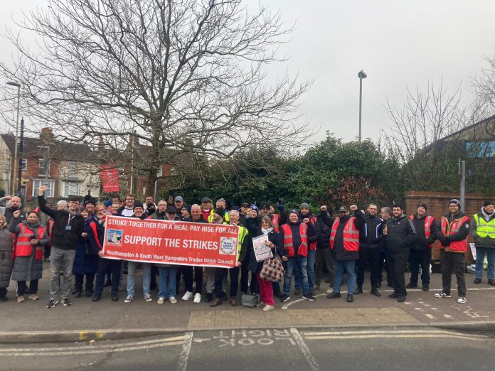 Fareham bus strike - Southampton Socialist Party Fareham bus strike. Photo: Southampton SP