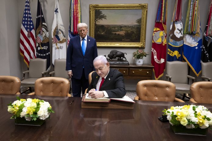 Trump stands behind Netanyahu. Photo: White House/public domain