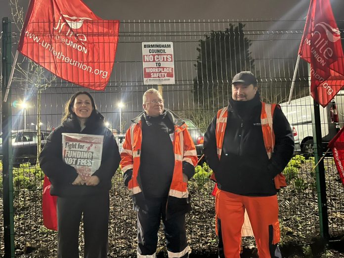 Socialist Party supporting striking bin workers in Birmingham. Photo: Brum SP