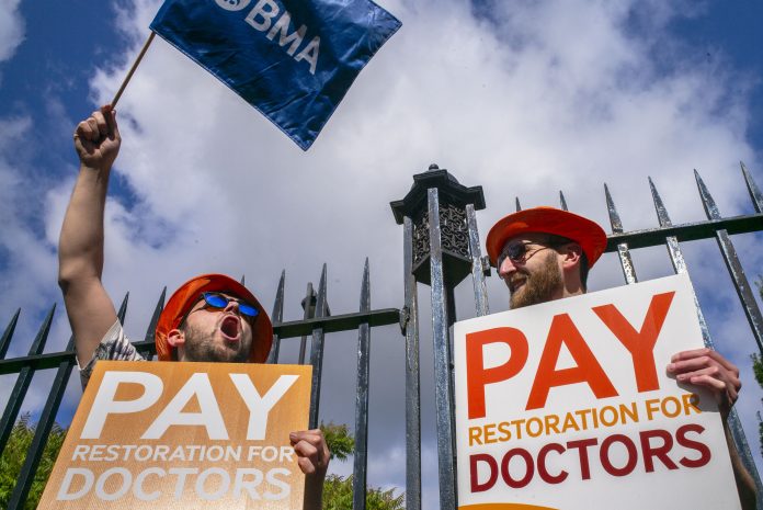 Junior doctors on strike in 2023. Photo: Paul Mattsson