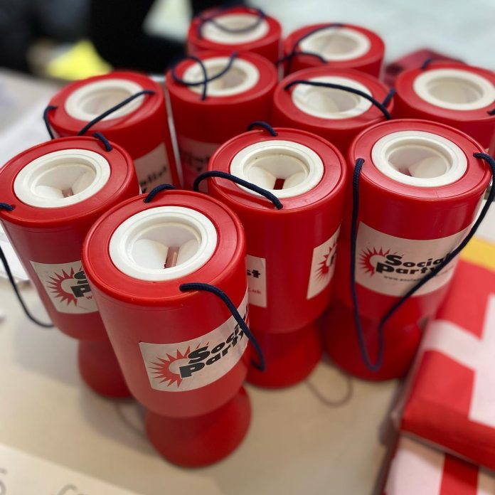 Socialist Party collecting tins Photo: Mary Finch