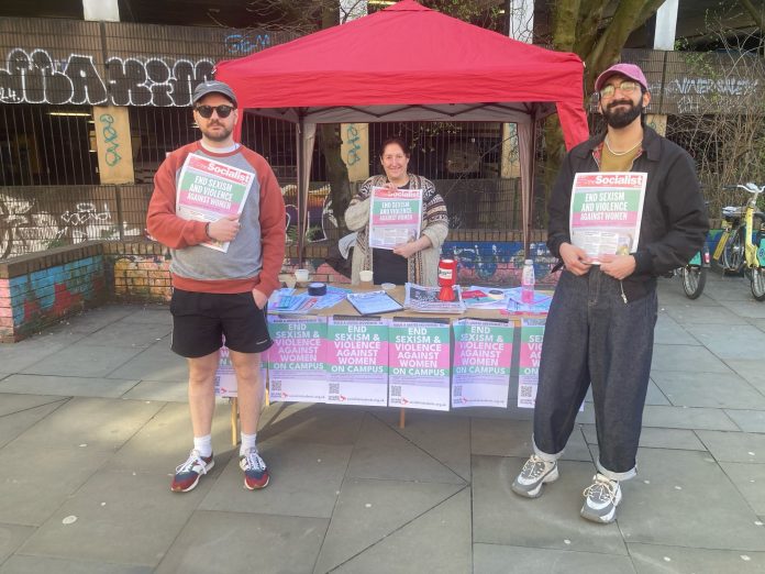 Socialist Party members at a campaign stall against precarious work before the demonstration