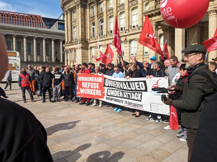Birmingham bin workers protest outside the council. Photo: Tom Porter Brown