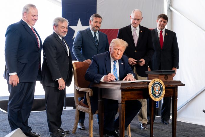Trump signing oil permits in Texas in 2020. Photo: White House/public domain