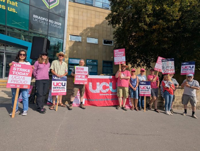 Bradford UCU picket. Photo: Iain Dalton