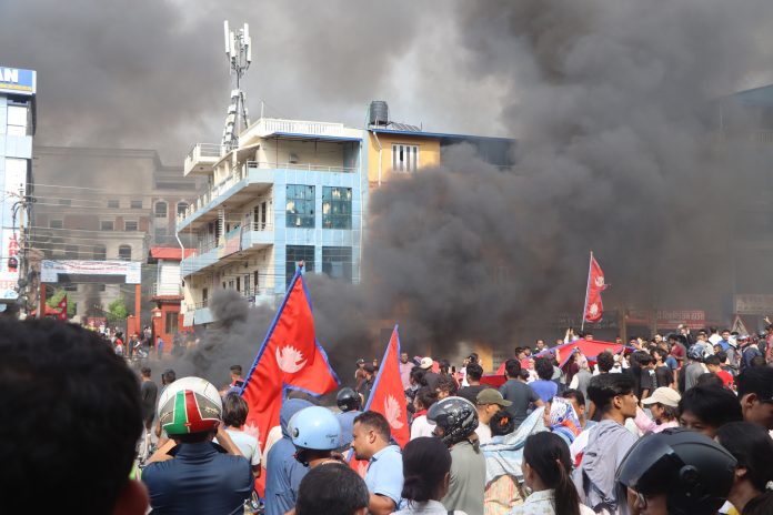 2025_Nepalese_Gen_Z_protesters_infront_of_Bharatpur_mahanagarpalika_office scaled Photo: Bharatpur/CC