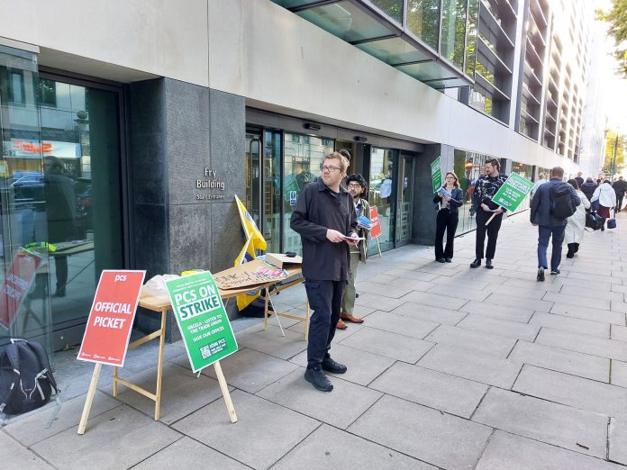 homes & comms Sept 2025 Civil servants in PCS are still having to strike despite the Labour government - here at the Ministry of Housing, Community and Local Government, September 2025. Photo: Rob WIlliams