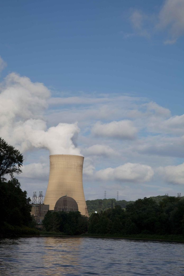 Smoke_rising_from_nuclear_power_plant_tower Photo: Public domain