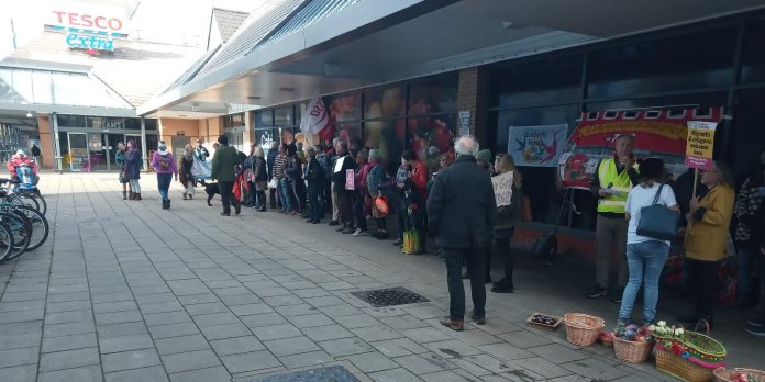 WhatsApp Image 2025-11-05 at 11.00.36 Stevenage TUC protest against racist division Photo: Stevanage SP