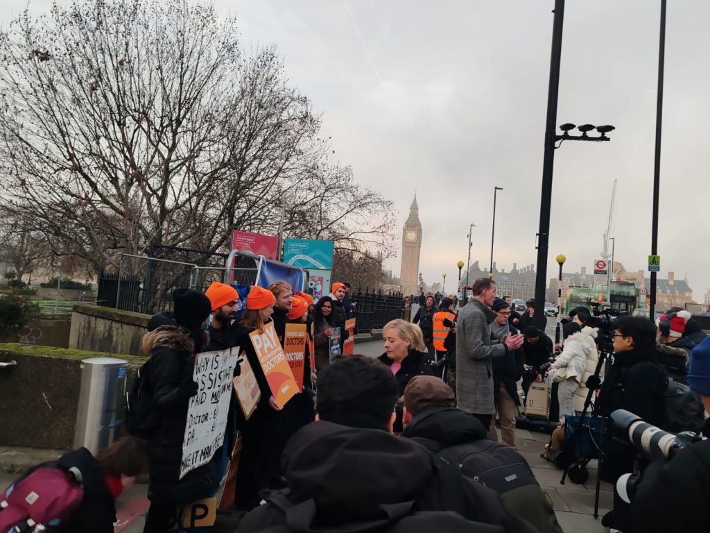 St Thomas's resident doctors picket line