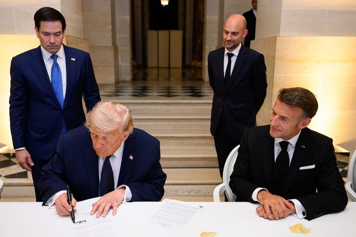 Donald_Trump_signs_Islamabad_Memorandum_of_Understanding_(P20260617DT-4957) Trump signs the Memorandum of Understanding in Versailles Photo: White House/Public Domain