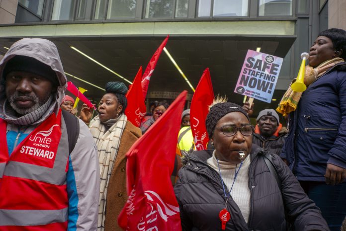 Unite Barts-9 Unite members on strike at Barts Photo: Paul Mattsson