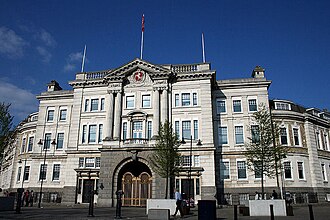 View_of_County_Hall_(Old_Sessions_House)_at_County_Road,_Maidstone,_Kent,_England Kent County Hall Photo: Jacqui Sadler/CC
