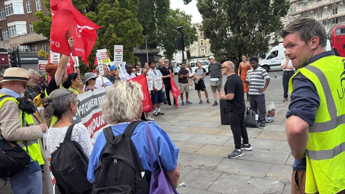 Unite strikers at Institute of Cancer Research - photo: Kevin Parslow