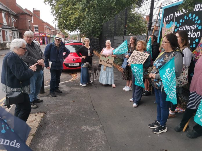 Forest Fields Notts 1 (GF) Forest Fields picket line Photo: Gary Freeman