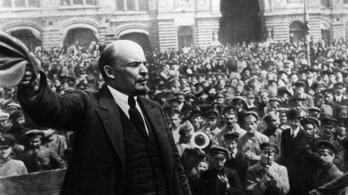 Vladimir Lenin addressing crowds of revolutionary workers and soldiers (uploaded 18/10/2017)